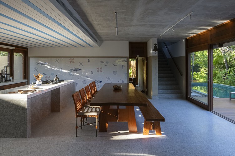 Casa Inaê / MACh Arquitetos - Fotografía interior, Madera, Mesas, Sillas, Fijación Vigas