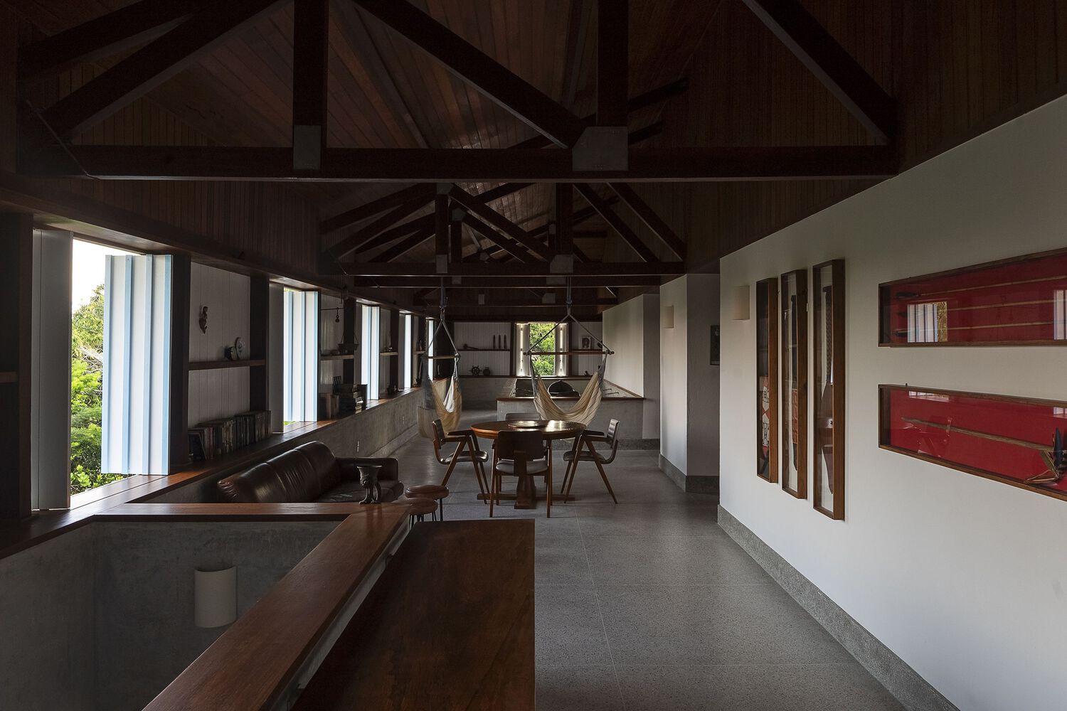 Casa Inaê / MACh Arquitetos - Fotografía interior, Fijación Vigas, Iluminación, Sillas