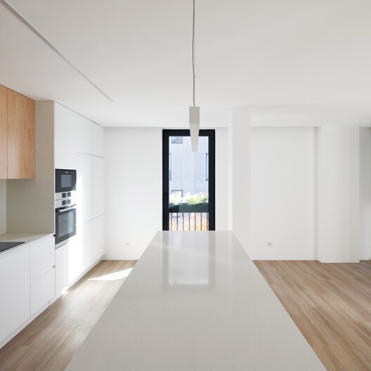 Empreendimento Atrium / TRAMA arquitetos Empreendimento Atrium / TRAMA arquitetos - Fotografia de Interiores, Cozinha, Madeira, Bancada, Vidro