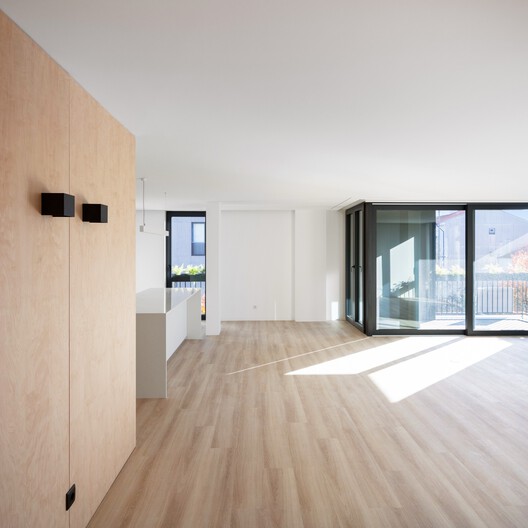 Empreendimento Atrium / TRAMA arquitetos Empreendimento Atrium / TRAMA arquitetos - Fotografia de Interiores, Madeira