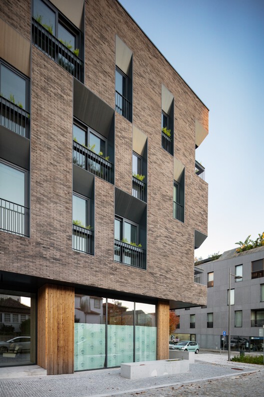 Empreendimento Atrium / TRAMA arquitetos Empreendimento Atrium / TRAMA arquitetos - Fotografia de Exterior, Fachada, Concreto