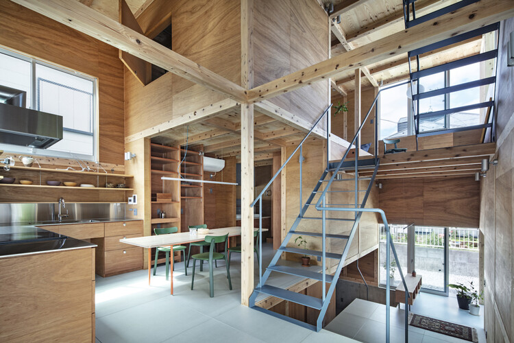 Casa Chigasaki / Tamada & Wakimoto Architects - Fotografia de Interiores, Casas, Escada, Viga