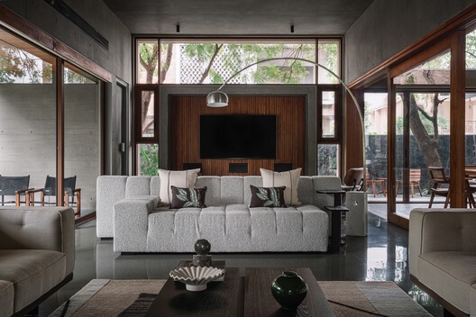 MS House / Studio Saransh - Fotografía interior, Sala de estar, Sillones, Madera, Mesas, Sillas