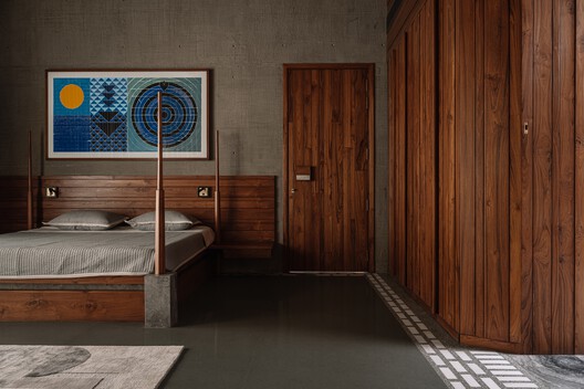 MS House / Studio Saransh - Fotografía interior, Madera, Iluminación, Dormitorio, Camas