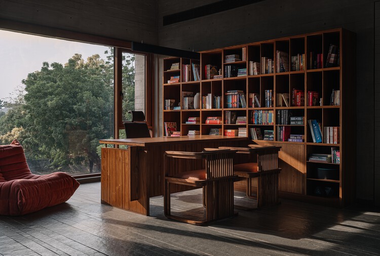 MS House / Studio Saransh - Fotografía interior, Armarios, Estanterías, Madera, Mesas, Iluminación, Sillas