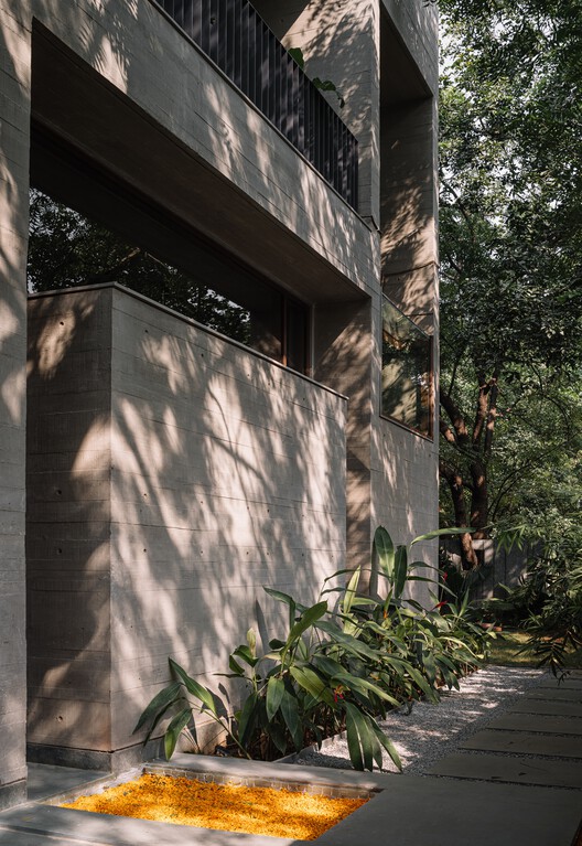 MS House / Studio Saransh - Fotografía exterior, Concreto
