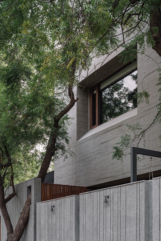 MS House / Studio Saransh - Fotografía exterior, Concreto