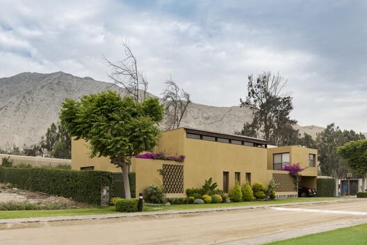 House in Cieneguilla / Vásquez & López Arquitectos