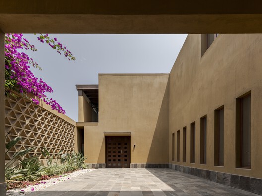 Casa en Cieneguilla / Vásquez & López Arquitectos - Fotografía interior, Concreto, Patio interior