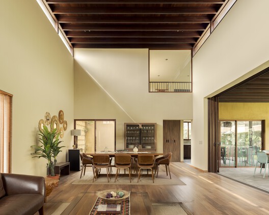 Casa en Cieneguilla / Vásquez & López Arquitectos - Fotografía interior, Madera, Mesas, Sillas