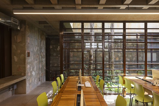 Territorio-Parque / MACh Arquitetos + Connatural - Fotografía interior, Comedor, Madera, Vidrio, Sillas