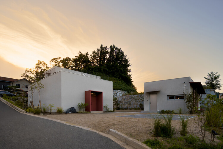 Haksanjae Private Library and Residence / CHAWOOCHAWOO - Exterior Photography, Houses, Garden