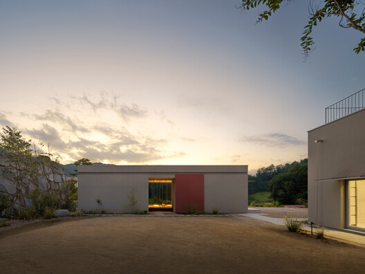 Haksanjae Private Library and Residence / CHAWOOCHAWOO - Exterior Photography, Concrete