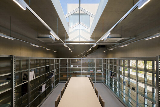 Haksanjae Private Library and Residence / CHAWOOCHAWOO - Image 3 of 32