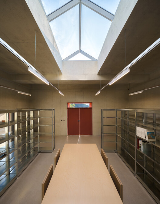 Haksanjae Private Library and Residence / CHAWOOCHAWOO - Interior Photography, Wood, Lighting, Glass