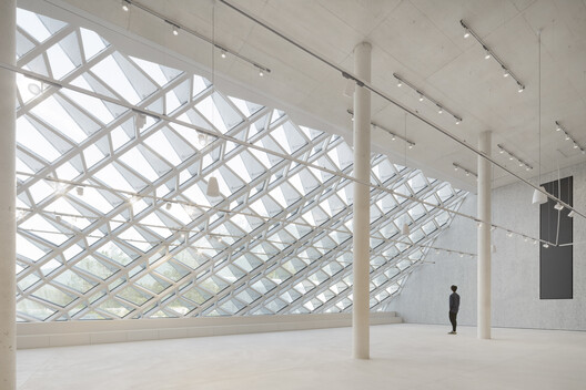 Sede Principal de Dynafit / BAROZZI VEIGA - Fotografía interior, Vidrio, Acero