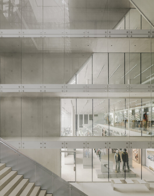 Sede Principal de Dynafit / BAROZZI VEIGA - Fotografía interior, Vidrio
