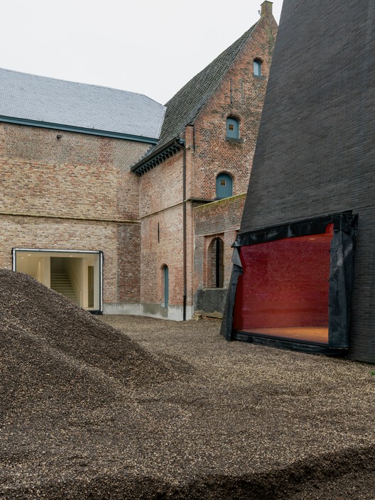  Abadia Kortrijk / BAROZZI VEIGA - Fotografia de Exterior, Tijolo