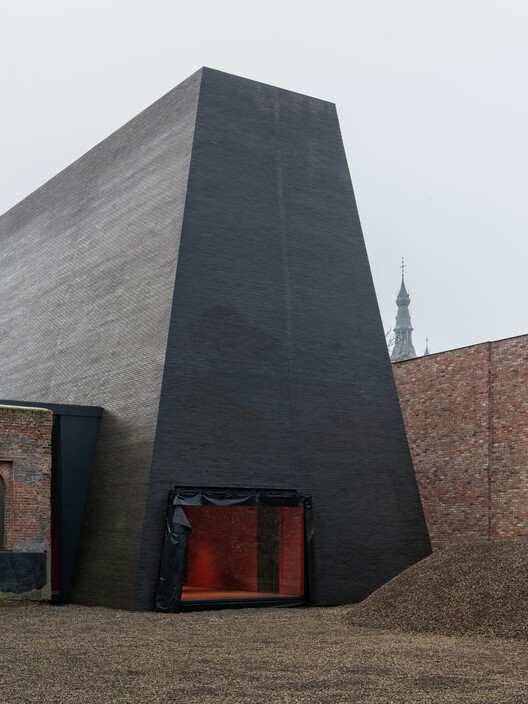 Abby Kortrijk / BAROZZI VEIGA