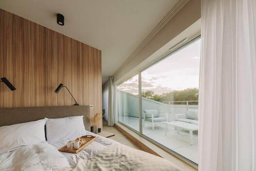 Baltycki Apartments / Maxberg - Interior Photography, Bedroom, Wood, Bed, Lighting
