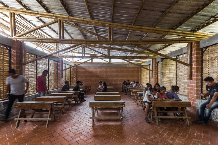 De la extracción a la regeneración: cómo la arquitectura puede contribuir al cambio en el desarrollo rural de América Latina - Imagen 2 de 14