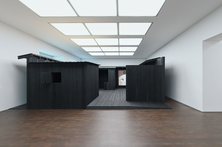 Awulai Ashia & Nkyinkyim Exhibition at Gagosian / DeRoche Projects - Image 1 of 30