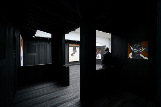 Awulai Ashia & Nkyinkyim Exhibition at Gagosian / DeRoche Projects - Interior Photography, Wood