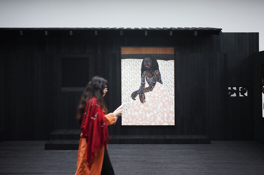 Awulai Ashia & Nkyinkyim Exhibition at Gagosian / DeRoche Projects - Exterior Photography
