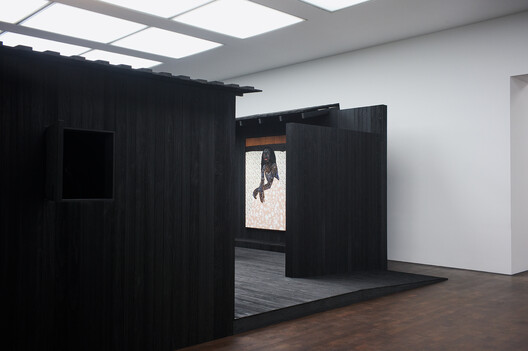 Awulai Ashia & Nkyinkyim Exhibition at Gagosian / DeRoche Projects - Image 7 of 30