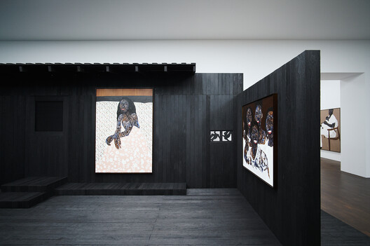 Awulai Ashia & Nkyinkyim Exhibition at Gagosian / DeRoche Projects - Exterior Photography