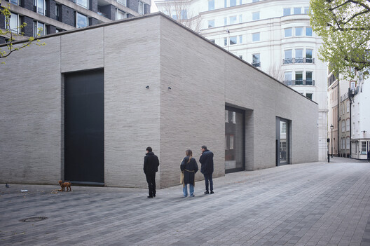 Awulai Ashia & Nkyinkyim Exhibition at Gagosian / DeRoche Projects - Exterior Photography, Concrete