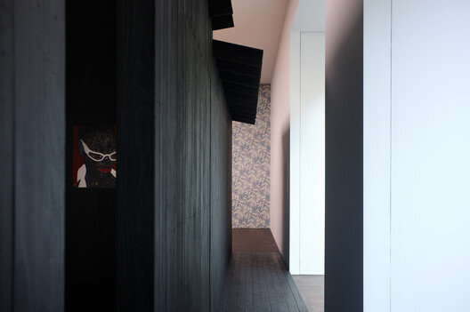 Awulai Ashia & Nkyinkyim Exhibition at Gagosian / DeRoche Projects - Image 16 of 30