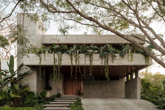 Amankay House / Di Frenna Arquitectos