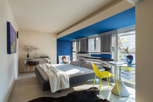 Apartamento Cenourão / Orlando Denardi - Fotografía interior, Dormitorio, Camas, Madera, Iluminación, Sillas