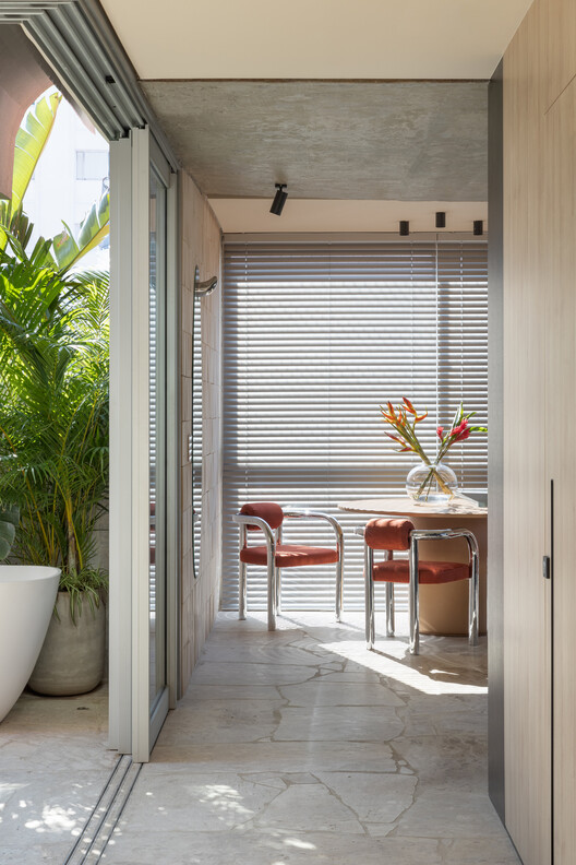 Apartamento Cenourão / Orlando Denardi - Fotografía interior, Baño, Madera, Vidrio, Sillas