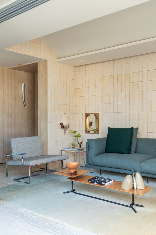 Apartamento Cenourão / Orlando Denardi - Fotografía interior, Sala de estar, Madera, Sillones, Mesas, Sillas