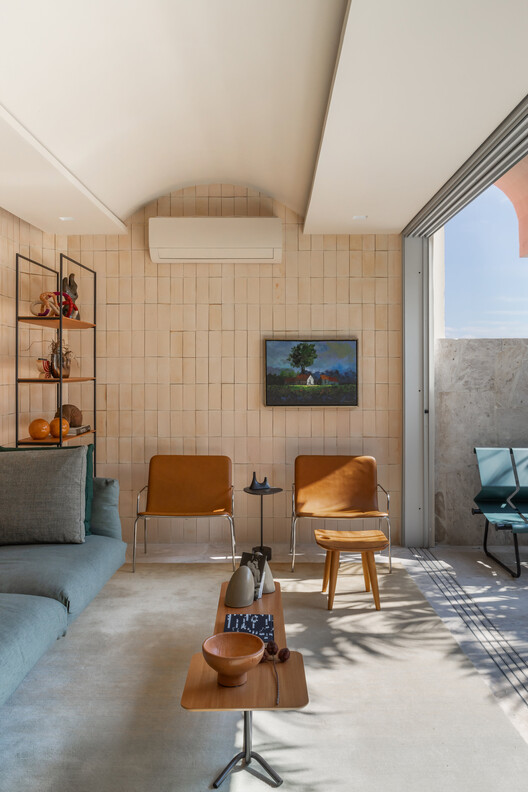 Apartamento Cenourão / Orlando Denardi - Fotografía interior, Sala de estar, Madera, Sillas, Mesas