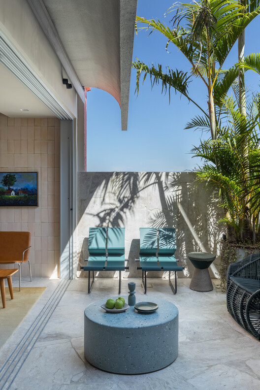 Apartamento Cenourão / Orlando Denardi - Fotografía exterior, Sillas, Concreto, Patio, Patio interior