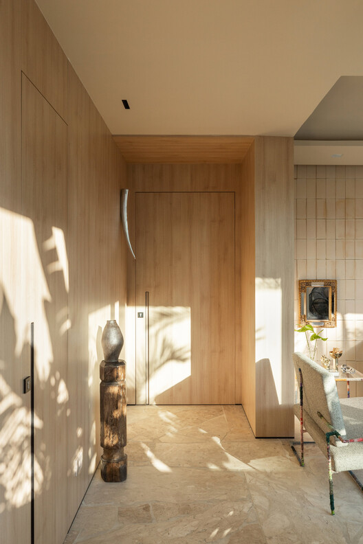 Apartamento Cenourão / Orlando Denardi - Fotografía interior, Madera, Puerta