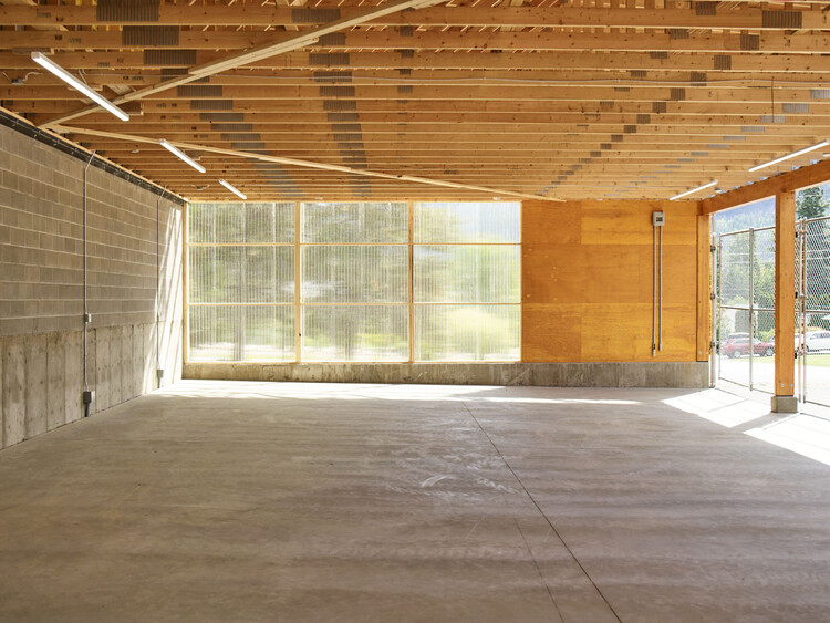 Depósito para Veículos Recreativos Reframe / Stanley Office of Architecture - Fotografia de Interiores, Madeira, Viga, Concreto