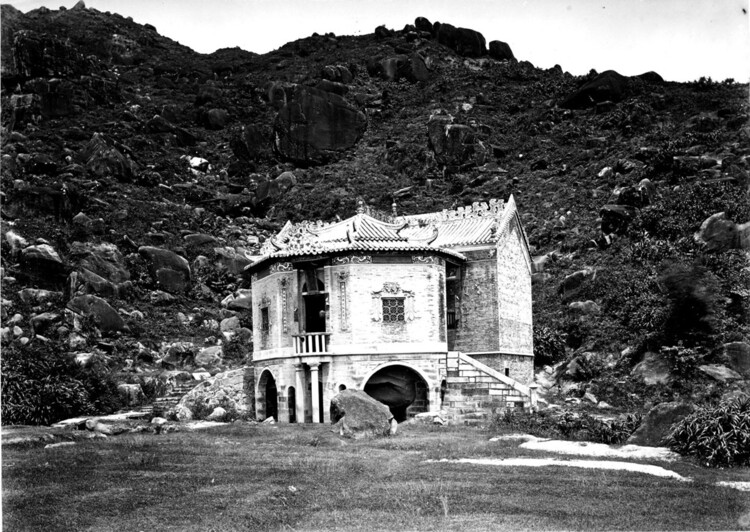 Village in the Vertical City: Tai Hang and the Afterlife of Vernacular Hong Kong - Image 4 of 16