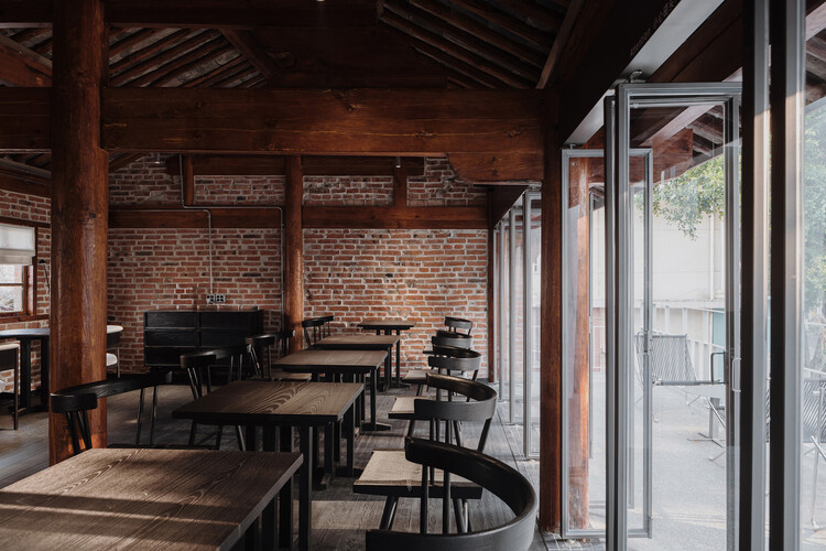 气味咖啡 / 拾号建筑 - 室内图, 餐厅, 木头, 玻璃, 椅子