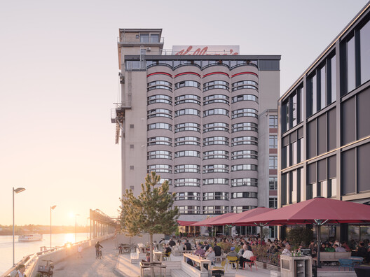 Kellogg's Bremen Hotel / Delugan Meissl Associated Architects
