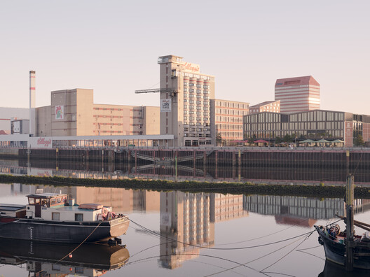 Kellogg's Bremen Hotel / Delugan Meissl Associated Architects - Exterior Photography, Waterfront