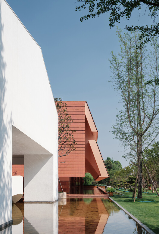 YongLi Red Tile Plaza / We&Arch - Image 6 of 46