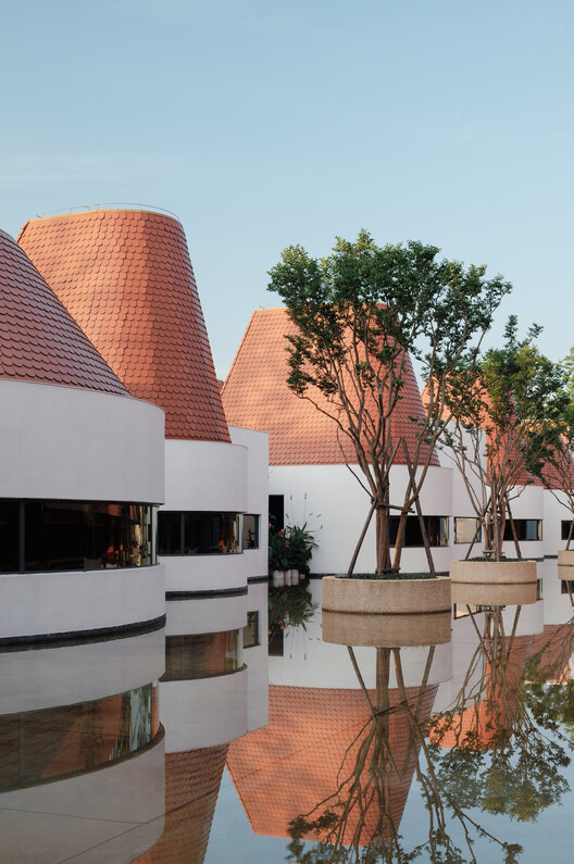 YongLi Red Tile Plaza / We&Arch - Image 4 of 46