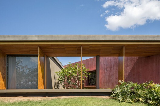 More Than Gray: 15 Projects That Explore Red Pigmented Concrete - Image 26 of 32