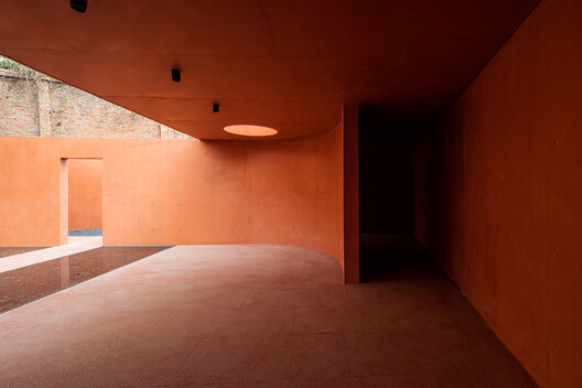 More Than Gray: 15 Projects That Explore Red Pigmented Concrete