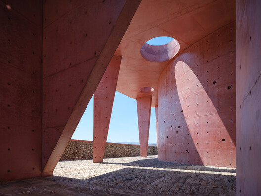 More Than Gray: 15 Projects That Explore Red Pigmented Concrete - Image 7 of 32