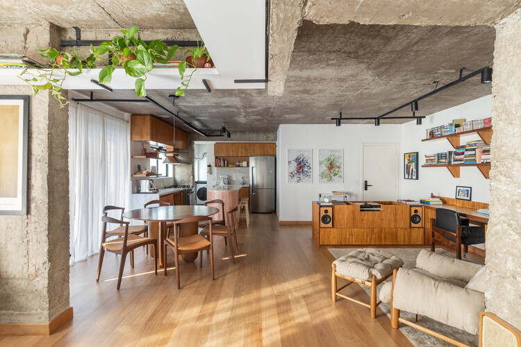 Apartamento WT / FJ55 Arquitetos - Fotografia de Interiores, Interiores De Apartamentos, Mesa, Cadeira
